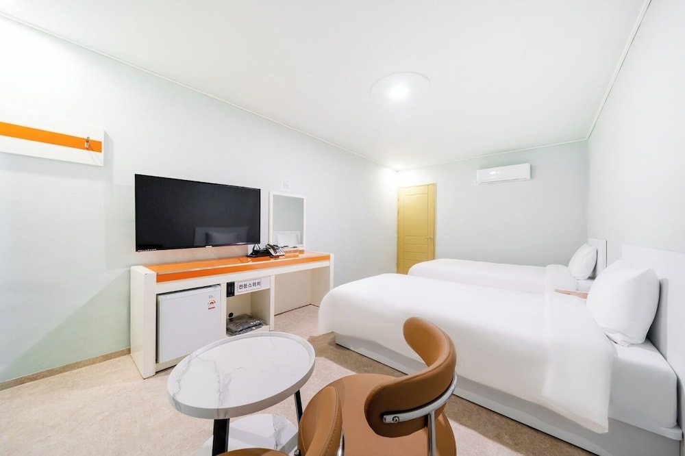 Deluxe Twin Room - Photo 6