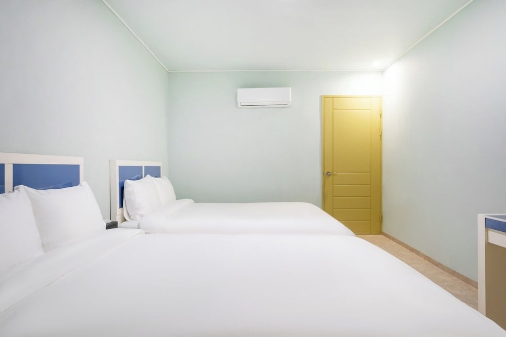 Superior Twin Room - Photo 4