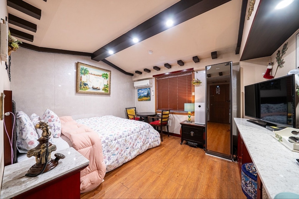 Standard Double Room, 1 Double Bed, Non Smoking, Mountain View