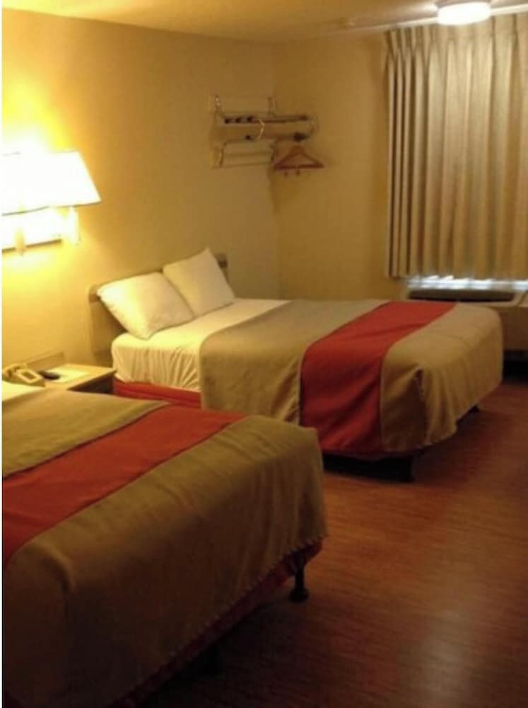 Standard Room, 2 Double Beds, Non Smoking photo 3