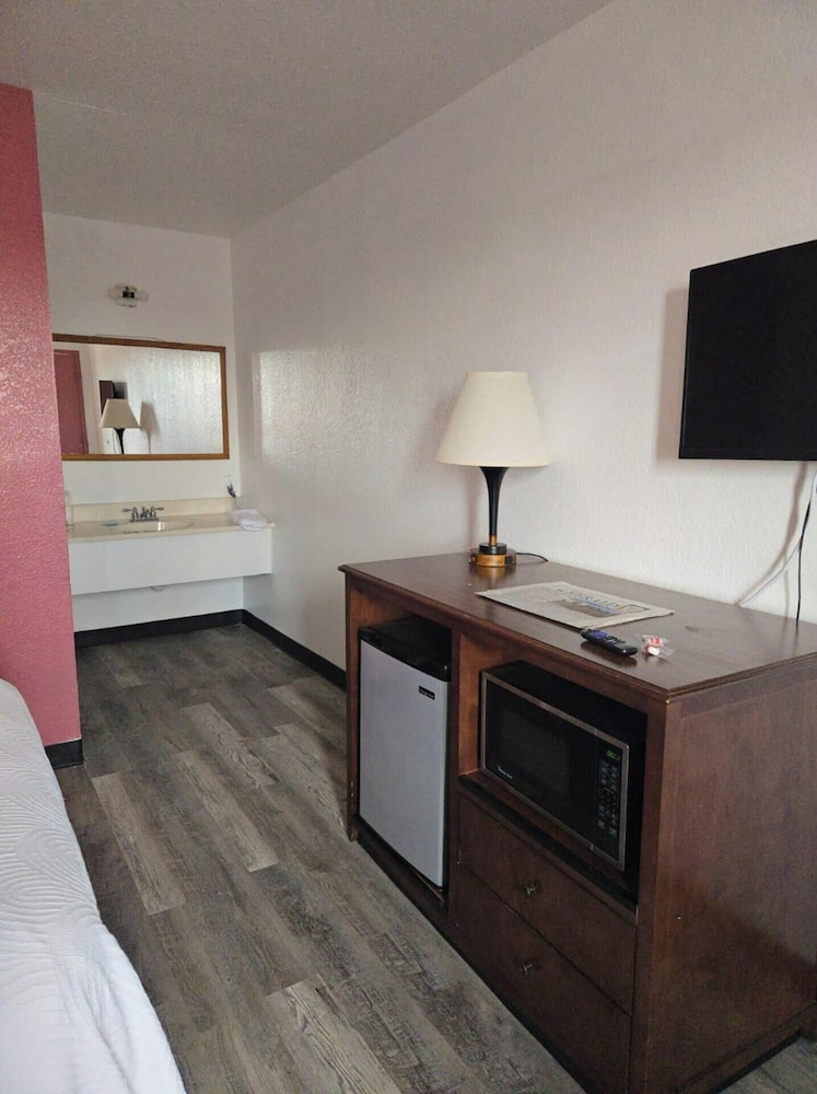 Room, 1 King Bed photo 3