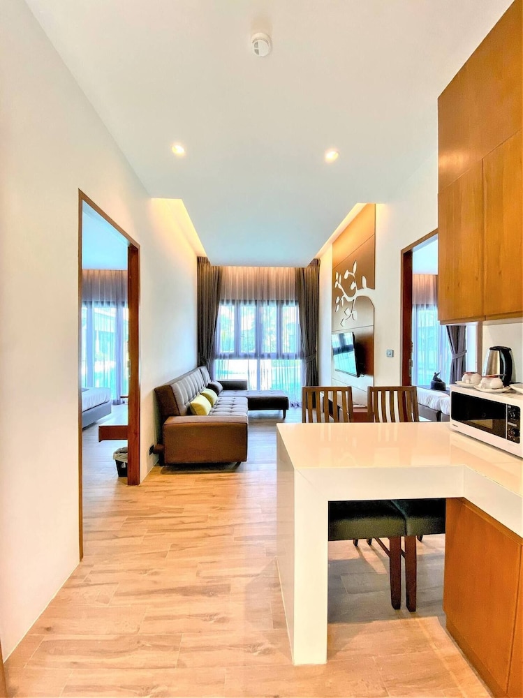 Premier 2 Bedroom Pool Access - Photo 9