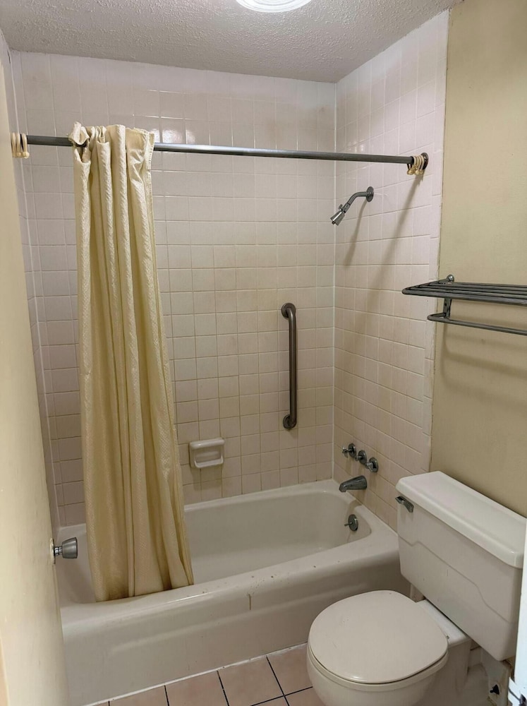 Premium Room, 1 King Bed, Non Smoking - Photo 4