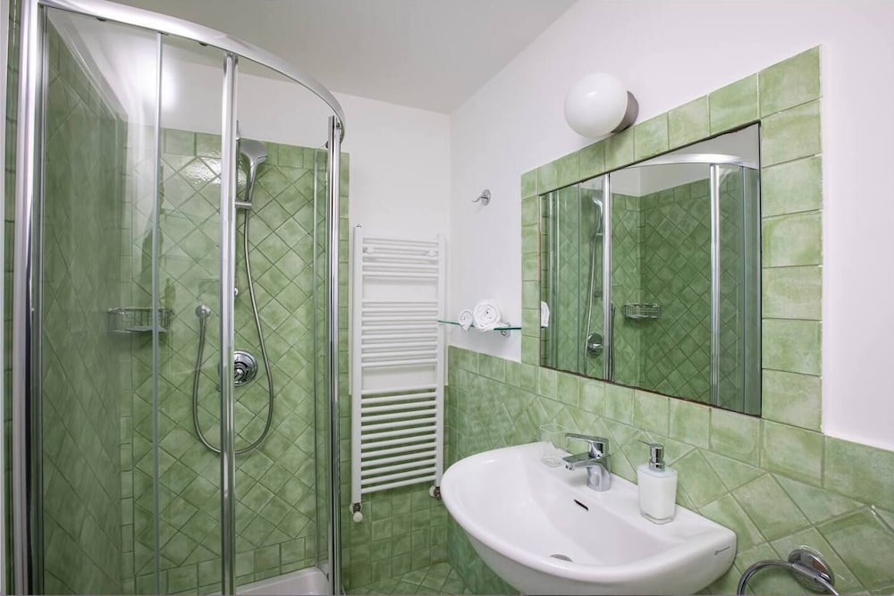 Deluxe Apartment photo 2