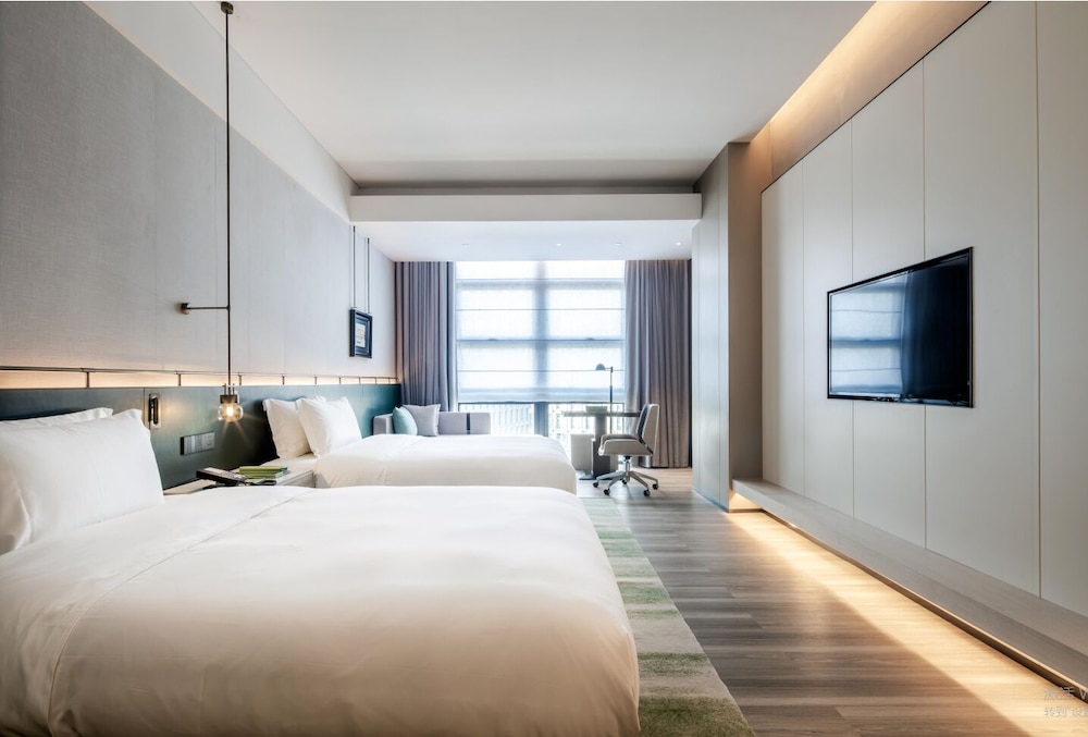 Grande Deluxe Twin Size Bed Room
