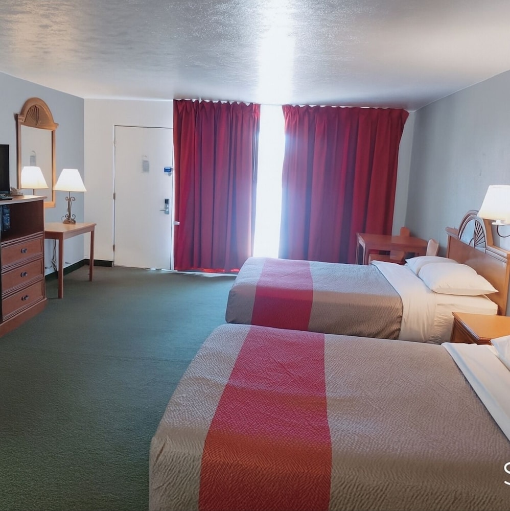 Standard Room, 2 Queen Beds, Non Smoking - Photo 5