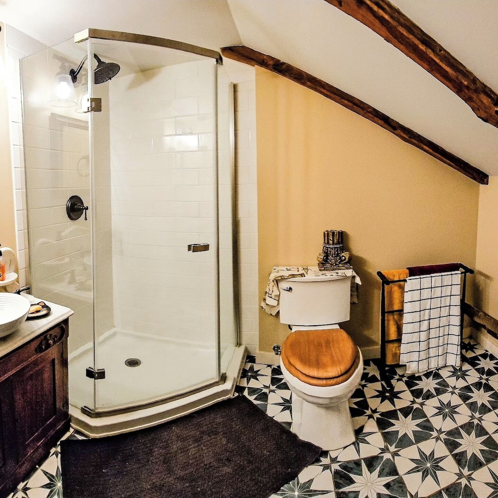 19th Century Suite, Upstairs, Shared Bath photo 2