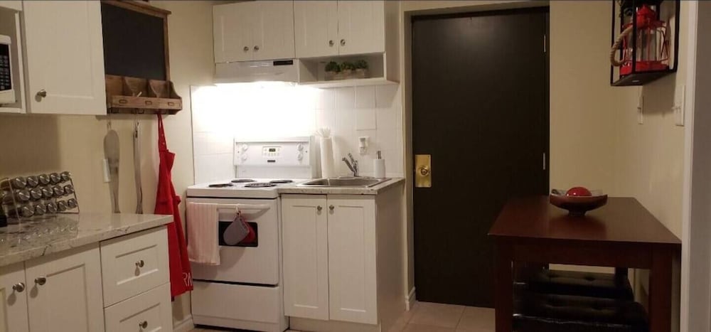 Suite #19 - 18 photo 3