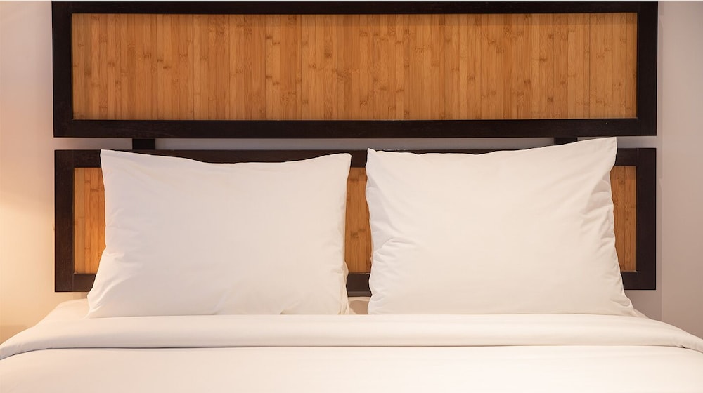 Superior Suite with Balcony, Partial Ocean View - Photo 4