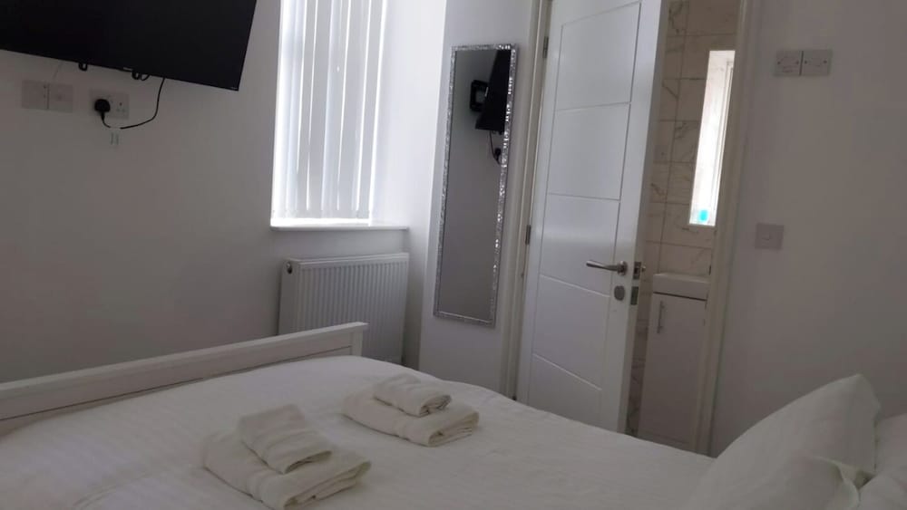 Double Room (Room 4) - Photo 2