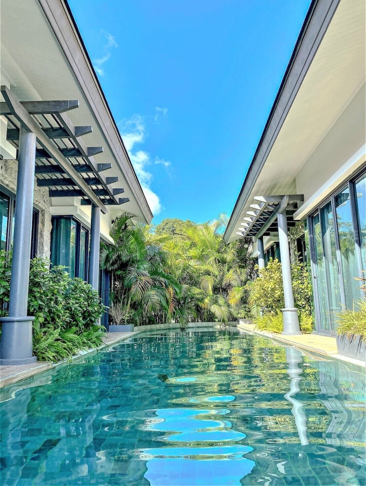 1 Bedrooms, Pool Access - Photo 7