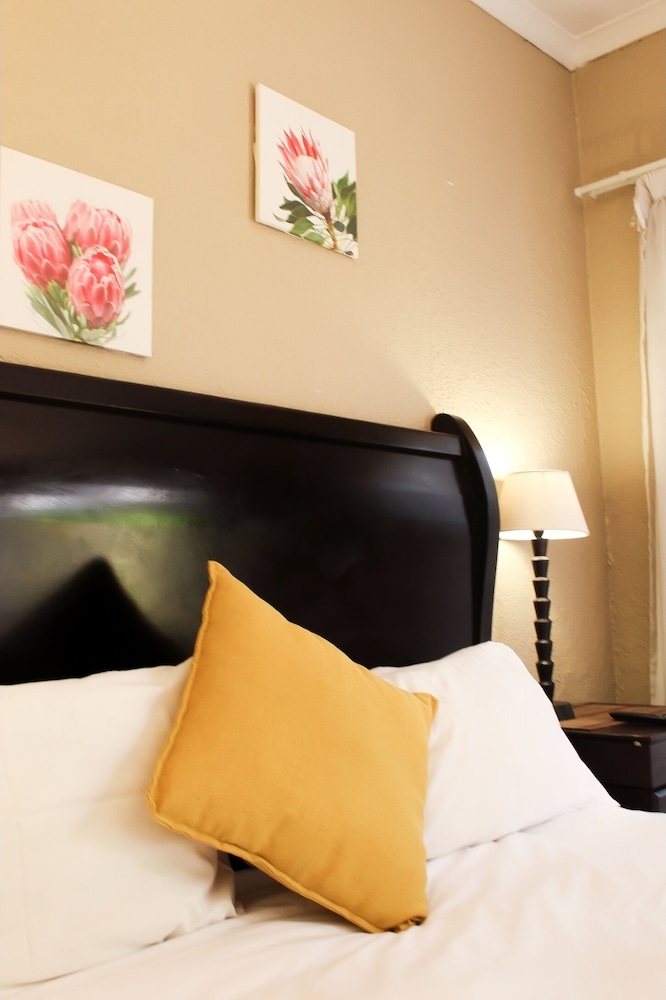 Deluxe Studio Suite, 1 Queen Bed photo 1