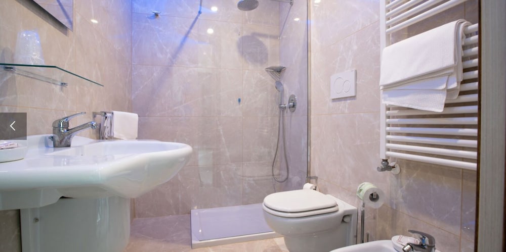 Comfort Double or Twin Room, Partial Sea View photo 2