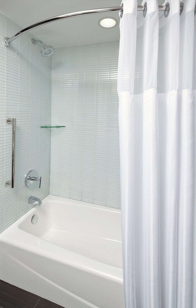 Room, 2 Queen Beds, Accessible, Non Smoking
