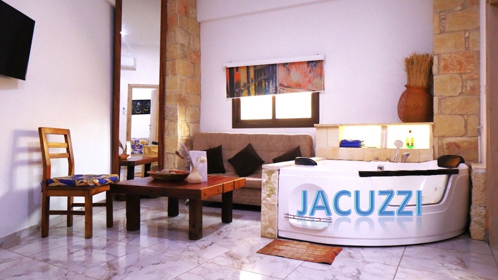 Luxury Apartment, 1 Double Bed with Sofa bed, Jetted Tub, Sea View