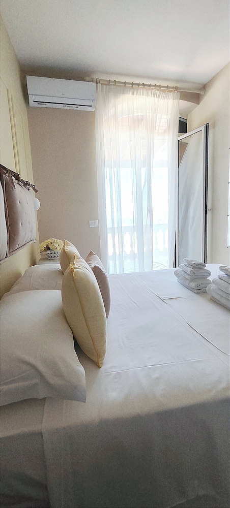 Classic Room, Non Smoking, Sea View photo 2
