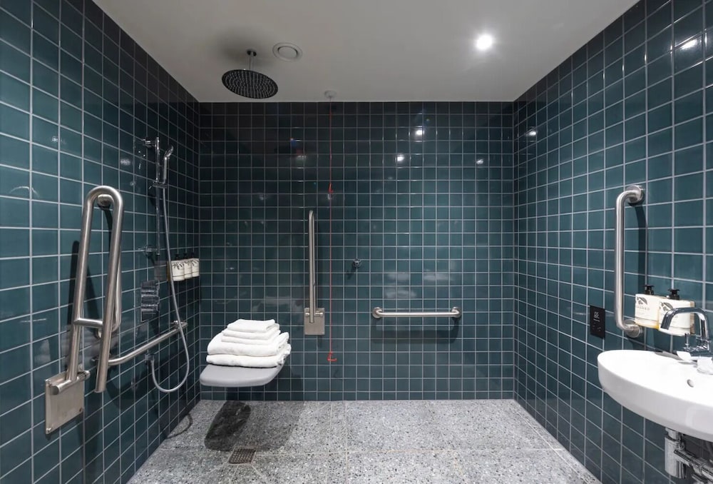 Accessible Room - Photo 8