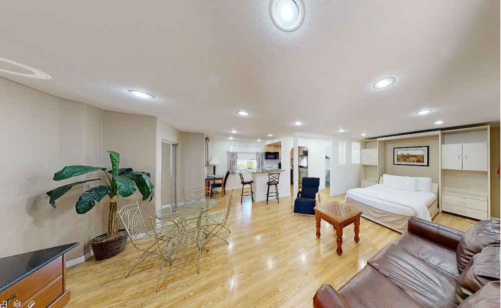 Premium Studio Suite, Kitchen, Courtyard Area photo 1