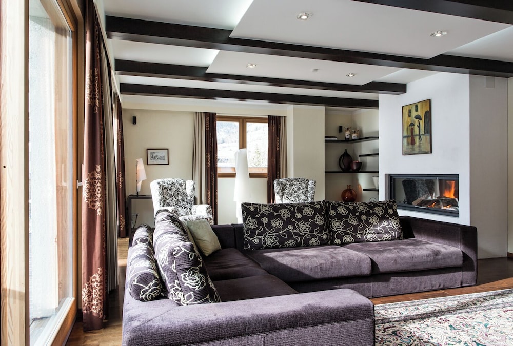 Executive Suite - Photo 3