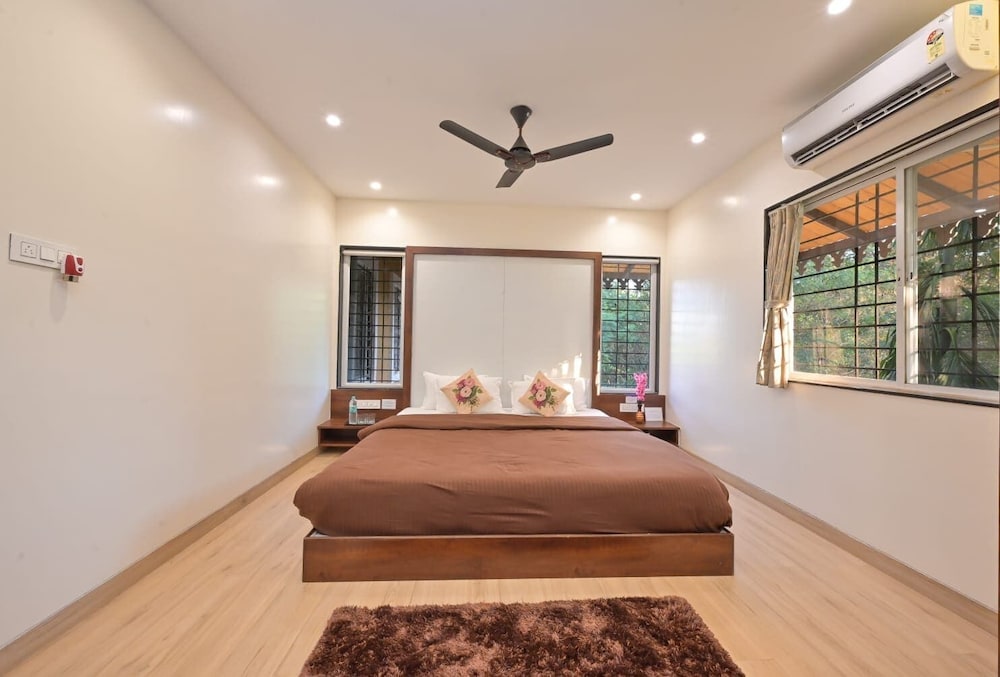 6 Bedroom Villa