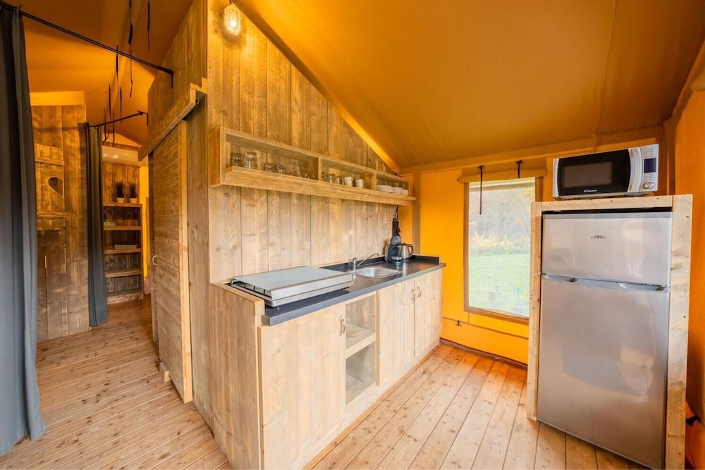 Tent, 3 Bedrooms - Photo 4