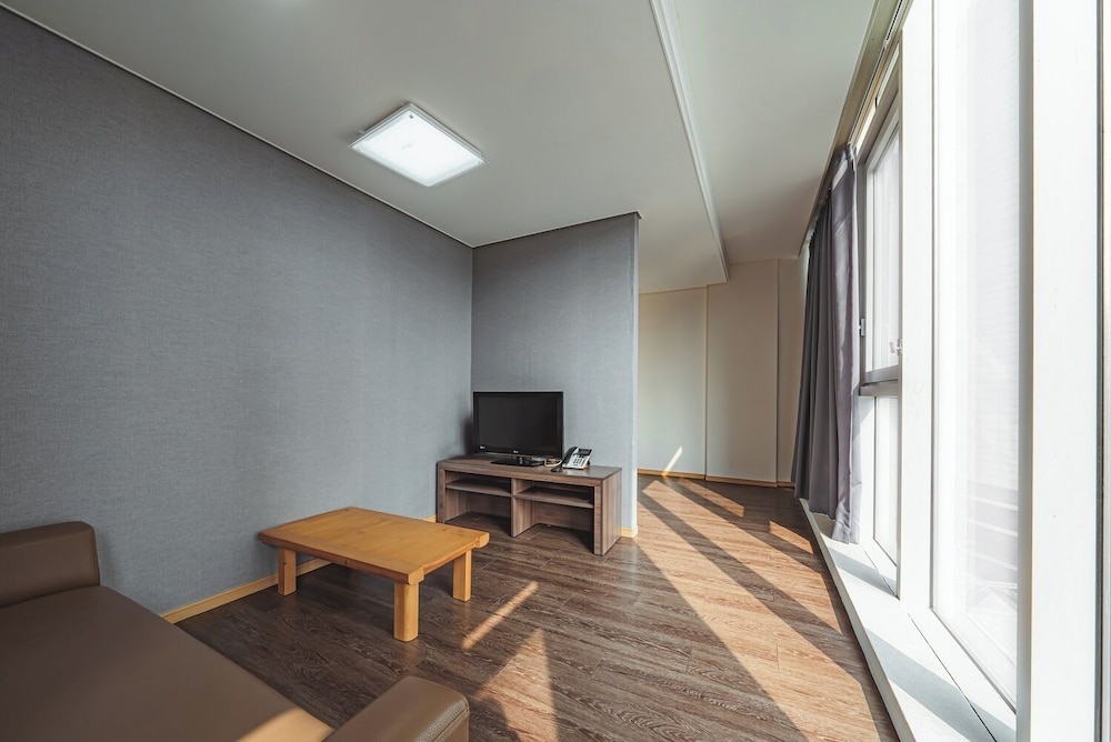 Family Twin Room - Photo 4