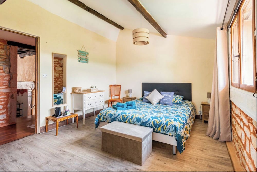 Room, Multiple Beds, Hill View