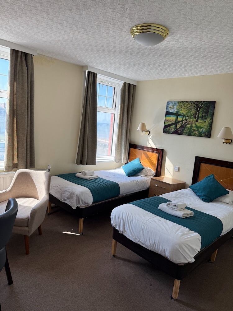 Standard Twin Room - Photo 1