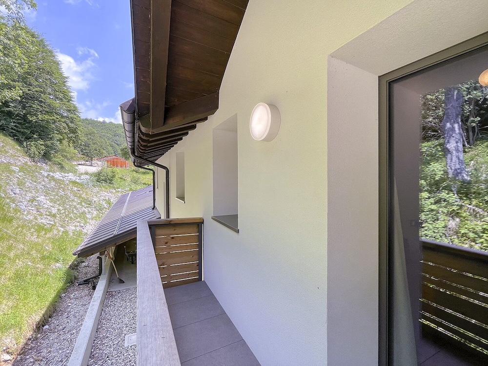 Standard Double Room, 1 Queen Bed with Sofa bed, Balcony, Mountain View photo 2