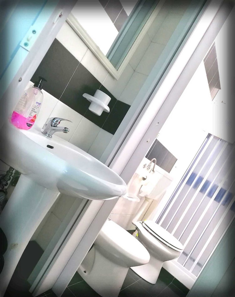 Economy Triple Room - Photo 2