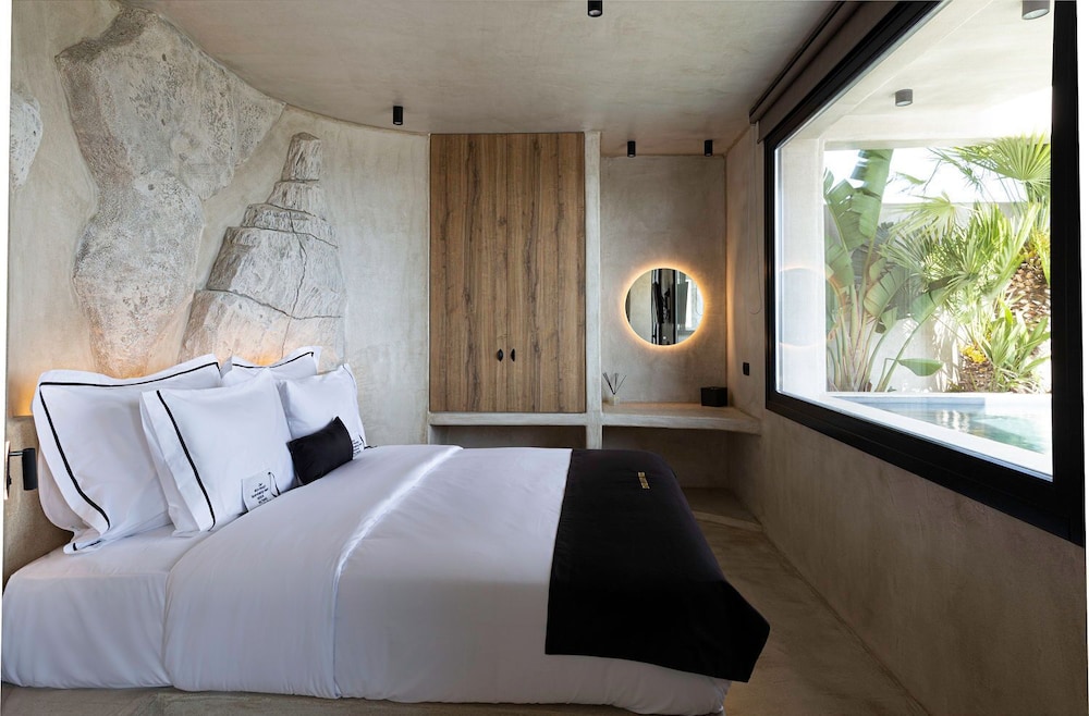 Senses Villa with Luxury Car included