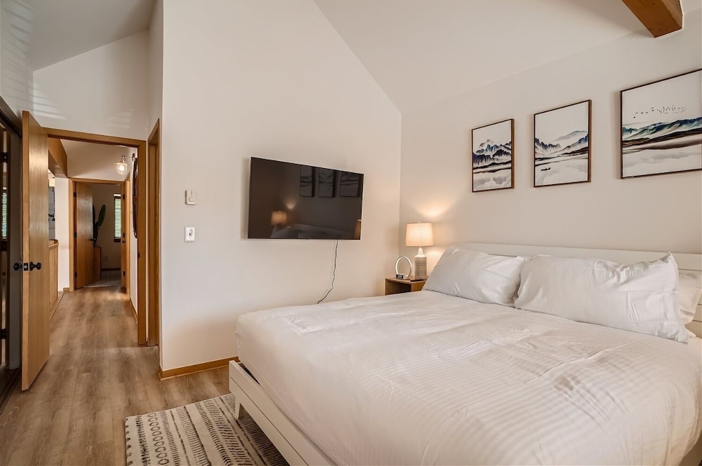 Condo, 3 Bedrooms
