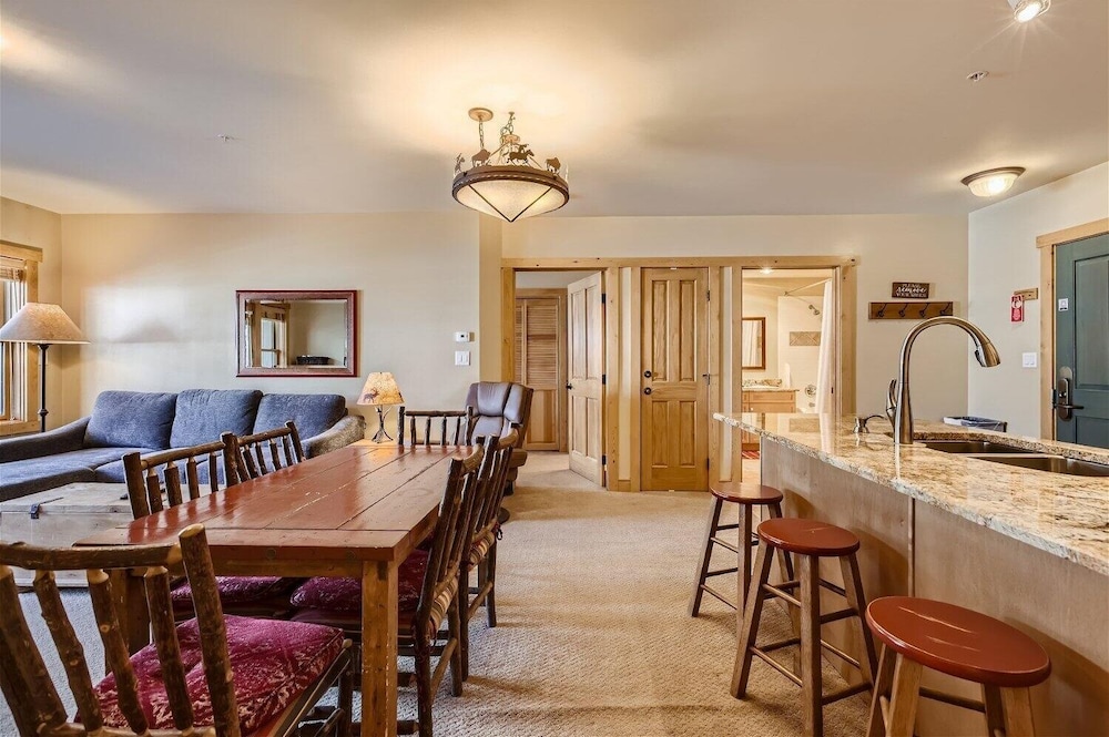 Condo, 2 Bedrooms
