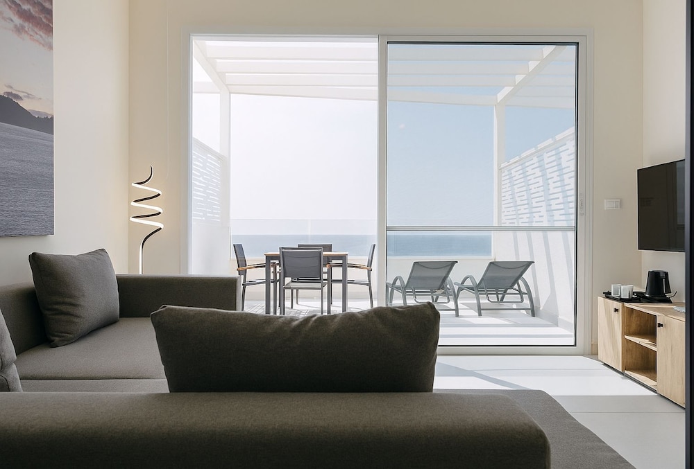 Suite, 2 Bedrooms, Balcony photo 1