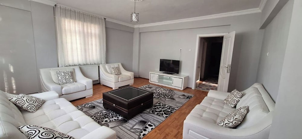 Luxury House photo 3