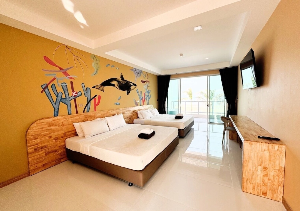 Seaview Beach Club with Bathtub