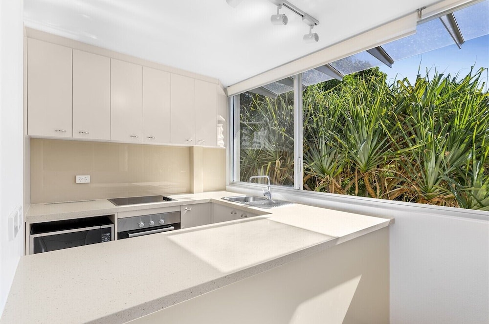 Deluxe Apartment, 3 Bedrooms, Partial Ocean View, Beachfront photo 2