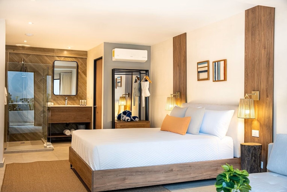 Comfort Room, Garden View