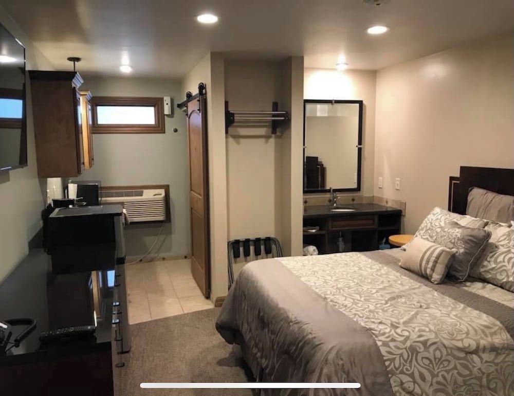Suite, 1 Queen Bed, Kitchenette photo 1