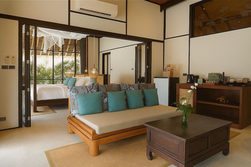 One Bedroom Beachfront Pool Villa - Photo 2