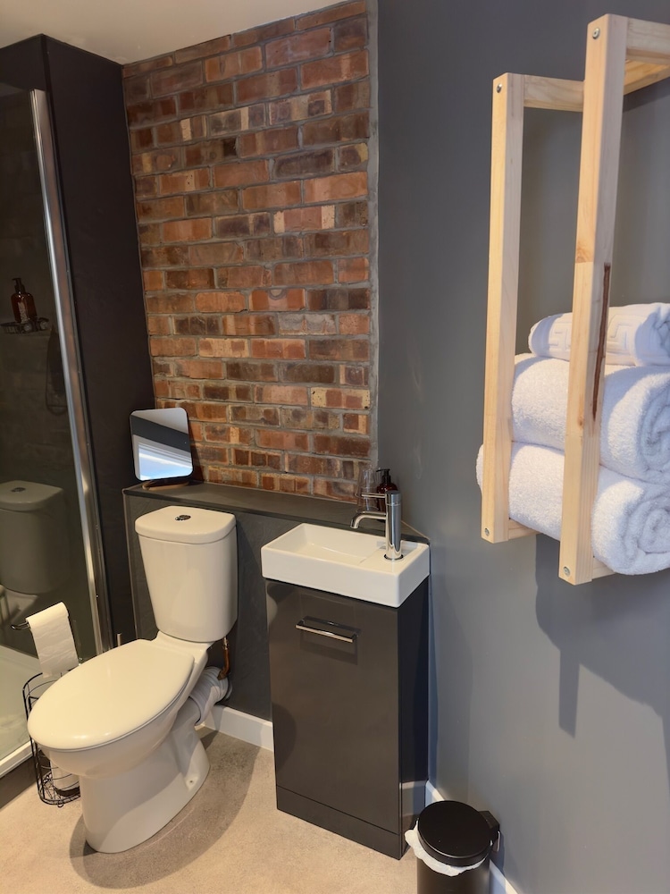Classic Double Room, Ensuite photo 3