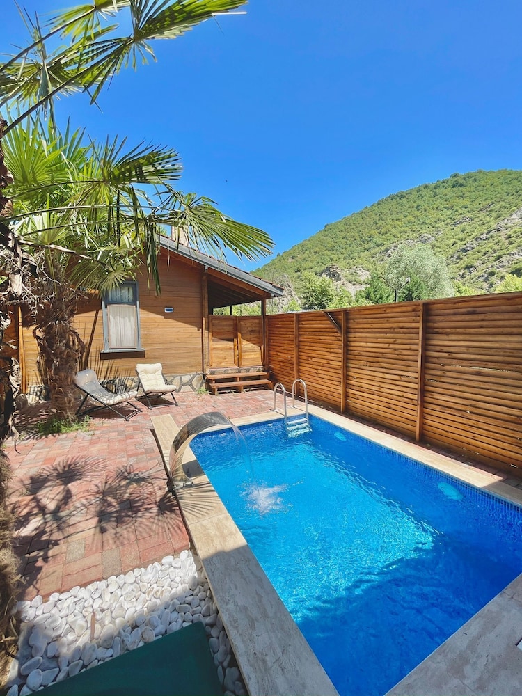 Exclusive Bungalow photo 1