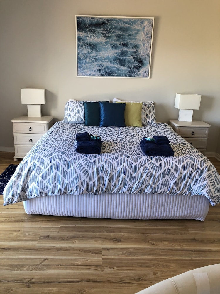 House, 5 Bedrooms photo 1