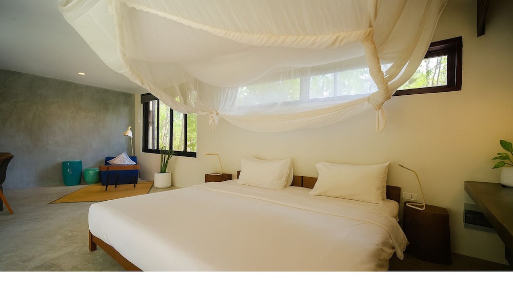 Beachfront View Mini Suite photo 2
