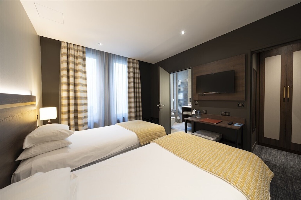 Economy Twin Room photo 2