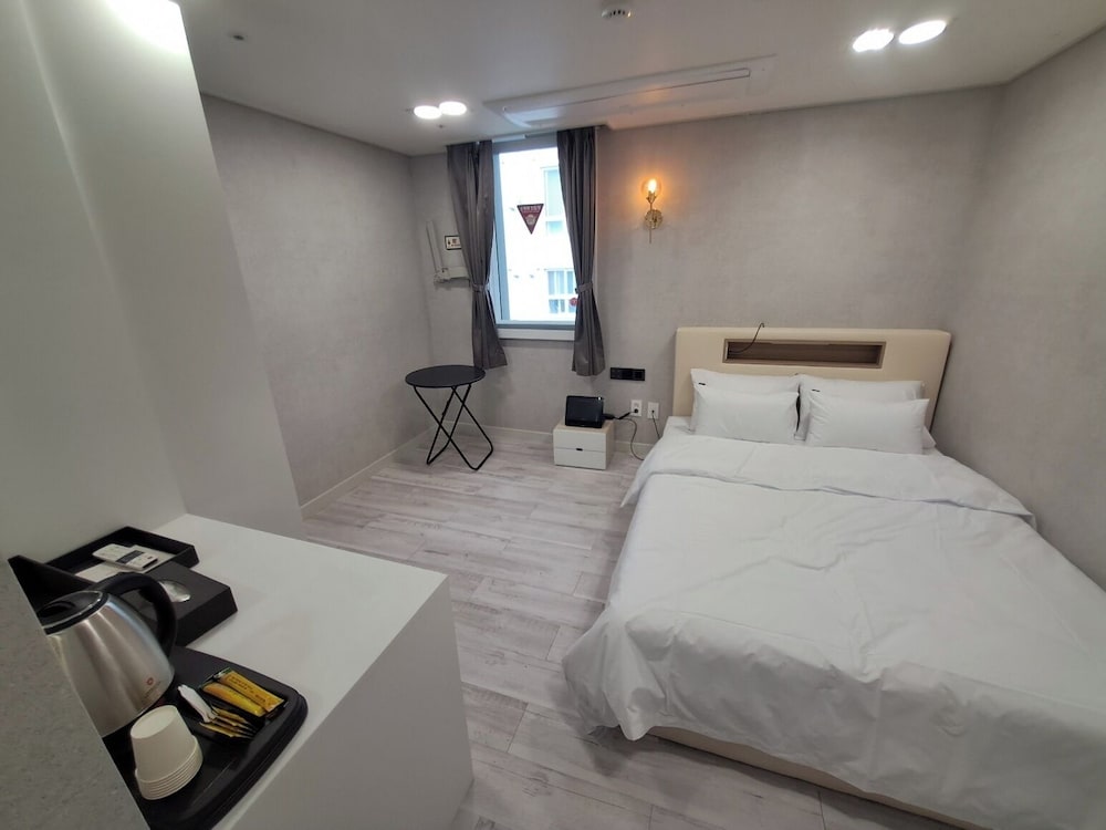 Standard Double Room, City View