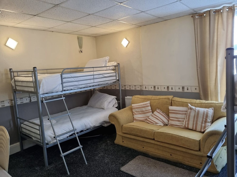 Suite, Ensuite (Number 5)