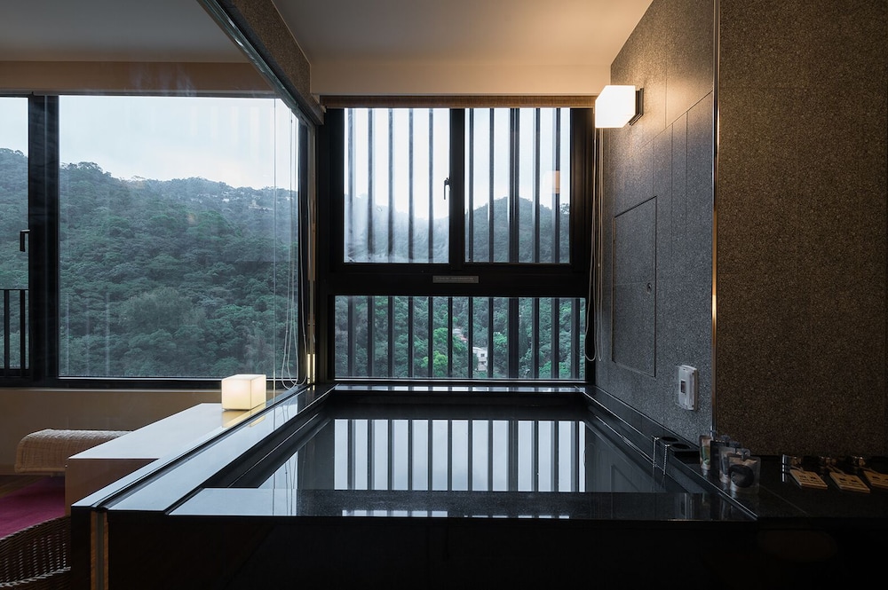 Grand Suite Room thumbnail 6