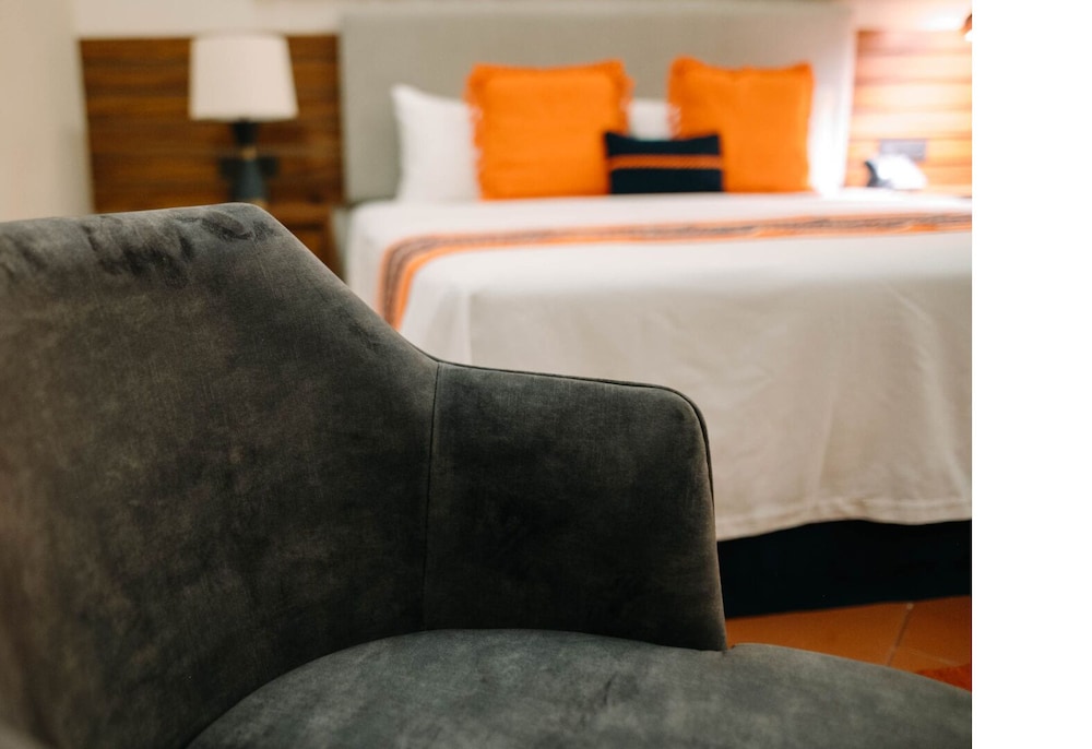 Standard Double Room, 2 Queen Beds - Photo 3