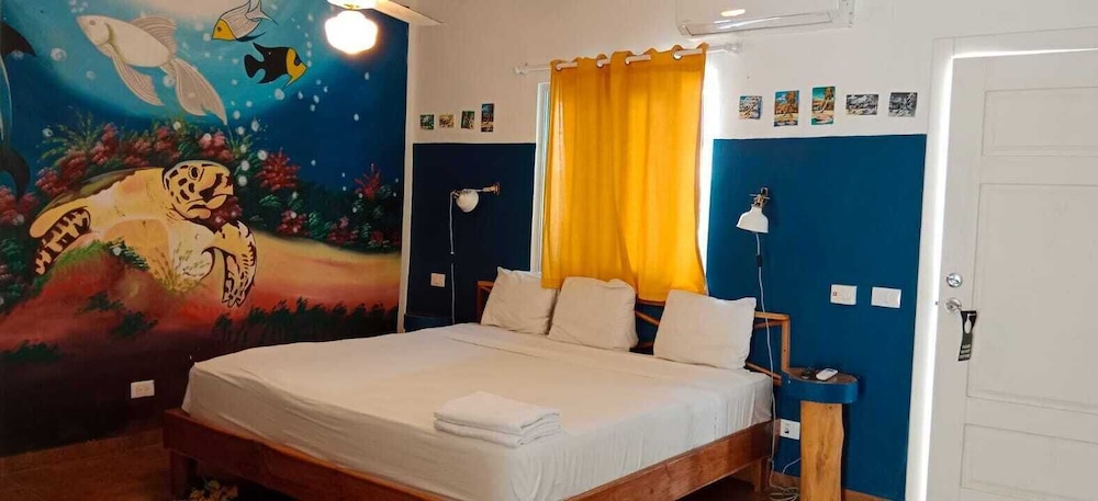 Superior Double Room, 1 King Bed, Ensuite, Pool View photo 1